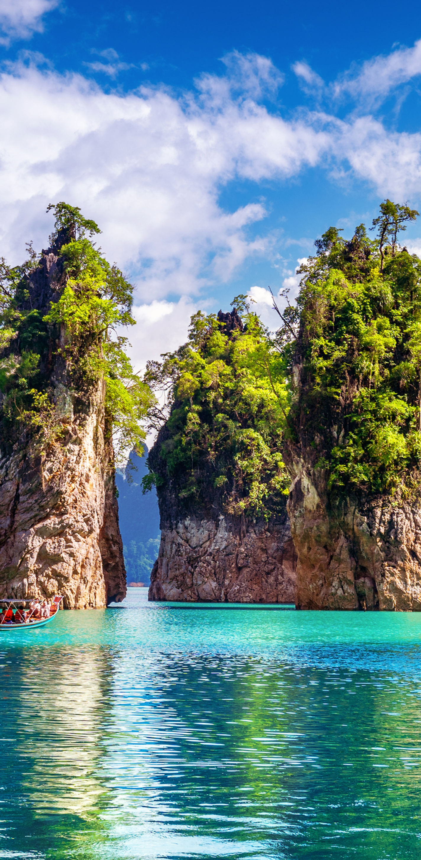 beautiful-mountains-ratchaprapha-dam-khao-sok-national-park-surat-thani-province-thailand.